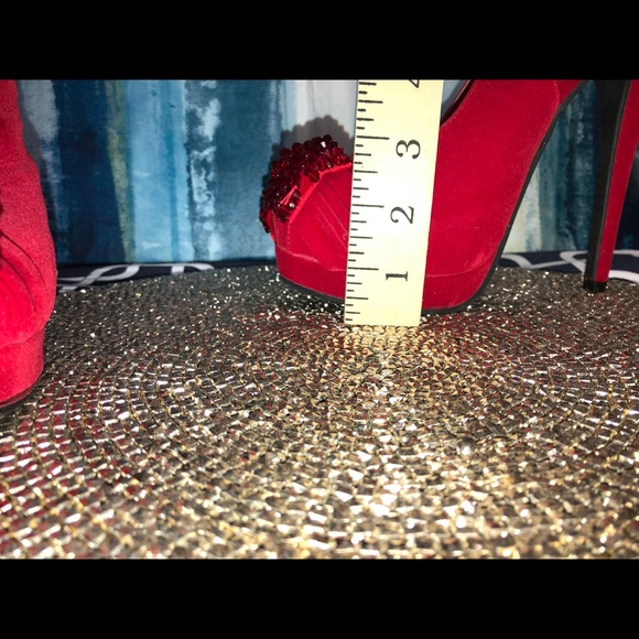 Size 7 Charles Pin-Up Style Red Platform Heels - Picture 7 of 8